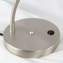Nærbillede af Amsterdam bordlampens fod med skærmet afbryder og skærmet ledning