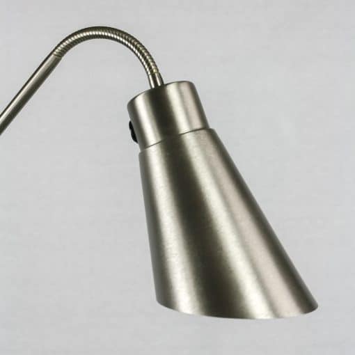 Nærbillede af den fleksible svanehals på Amsterdam gulvlampen