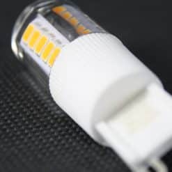 5,5 watt BioLys LED pære fra Biologa-Danell vises tæt på nedefra