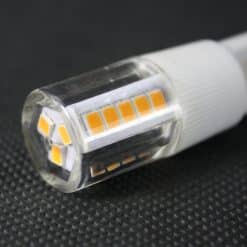 5,5 watt BioLys LED pære fra Biologa-Danell vises tæt på