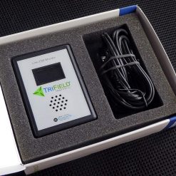 Pakken indeholder Trifield EM100 måler og en flerfunktions strømledning - leveres klar til brug