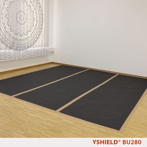 Baldakinmåtte universal (HF) | 250x280 cm | Yshield BU280 4 Baldakinmåtte BU280 fastgjort til gulvet med gulvtape langs kanter og samlinger