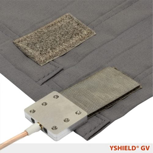 Jording af tæppet med et jordkabel og en "GV - Plade til jordforbindelse med Velcro", monteret på en Velcro modpart der er på produktet.